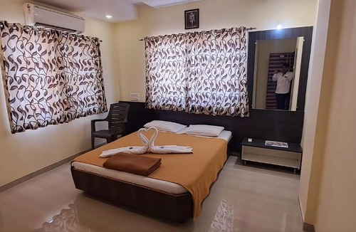 Shirdi Hotel | Hotel Sai Neelam