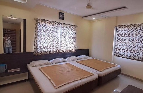 Shirdi Hotel | Hotel Sai Neelam