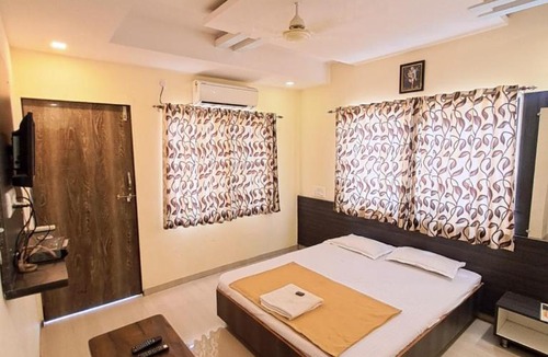 Shirdi Hotel | Hotel Sai Neelam