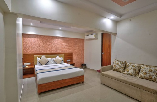 Vile Parle West Cabin | Hotel Saineel Residency