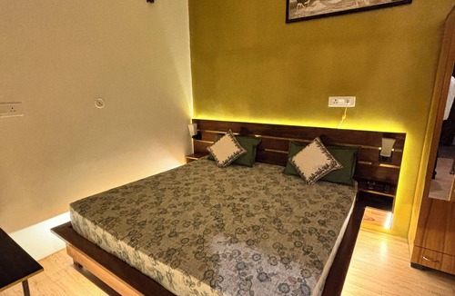 Naini Hotel | Hotel Sangam Village