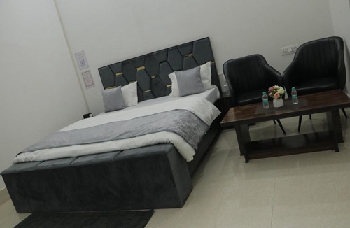 Vrindavan Hotel | Hotel Sant Kripa Stays