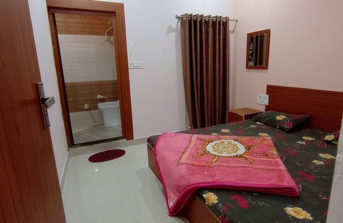 Vrindavan Hotel | Hotel Saraswati Atithi Bhawan Vrindavan