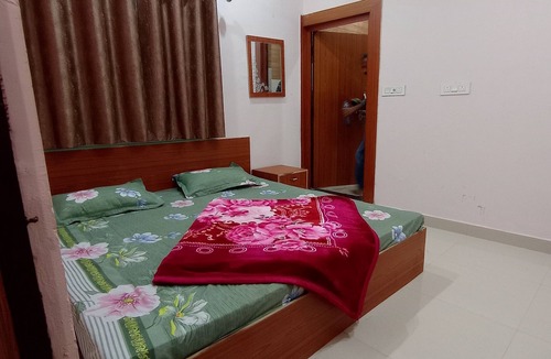 Vrindavan Hotel | Hotel Saraswati Atithi Bhawan Vrindavan