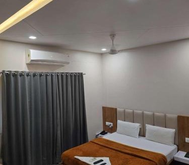 Surat Hotel | Hotel Sarvottam