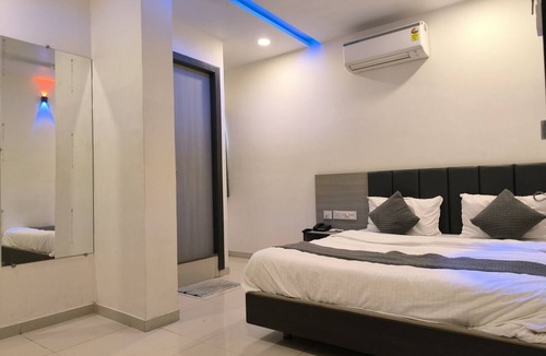 Bodakdev Hotel | HOTEL SELFIE INN