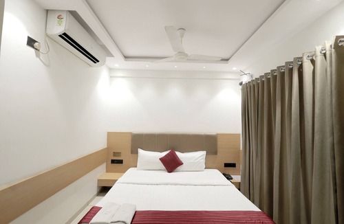 Surat Hotel | HOTEL SHAGUN ROOMS & BANQUET Surat