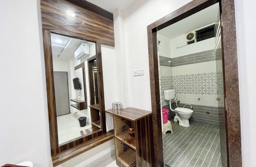 Ujjain Hotel | Hotel Shalimar-near Rail Station &Temple