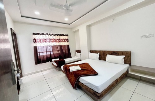 Ujjain Hotel | Hotel Shalimar-near Rail Station &Temple