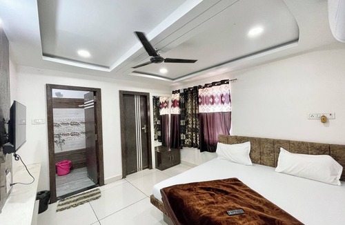 Ujjain Hotel | Hotel Shalimar-near Rail Station &Temple