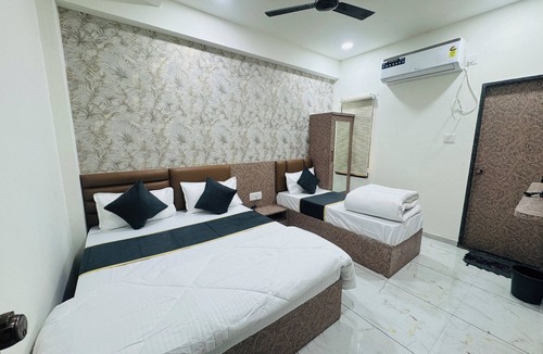 Dwarka Hotel | Hotel shiv palace