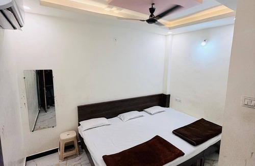 Ujjain Hotel | Hotel Shree Gajanand Palace