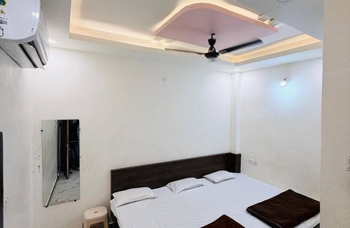 Ujjain Hotel | Hotel Shree Gajanand Palace