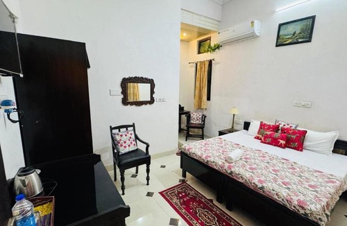 Udaipur Hotel | HOTEL SHREE JMM s14 near by