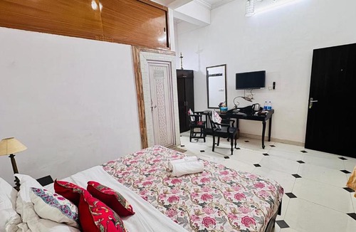 Udaipur Hotel | HOTEL SHREE JMM s14 near by