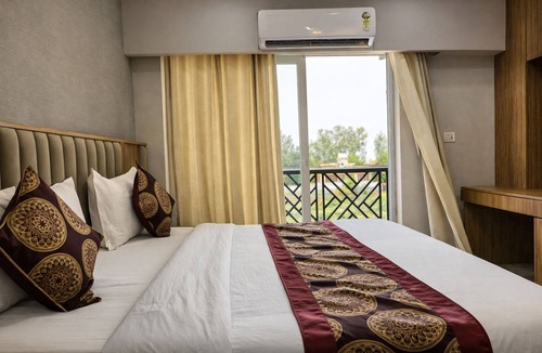 Vrindavan Hotel | Hotel Shree Sadhna
