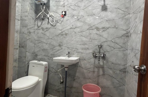 Sadabad Hotel | Hotel Shri Dauji Maharaj Palace