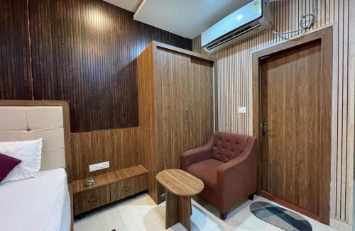 Sigra Hotel | Hotel Siddhant Palace