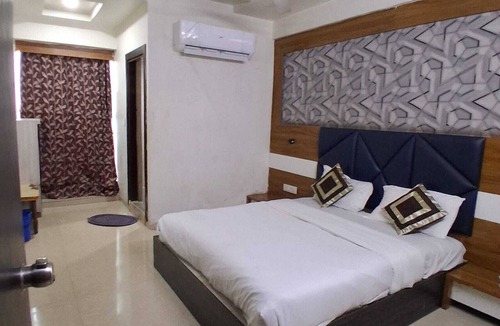 Ahmedabad Hotel | HOTEL SILVER PALACE