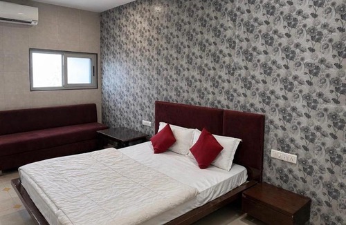 Ahmedabad Hotel | Hotel Skyhigh - Hotel Tushar