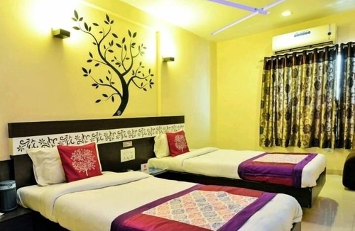 Surat Hotel | hotel skylawn surat