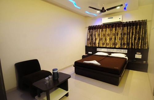 Surat Hotel | hotel skylawn surat