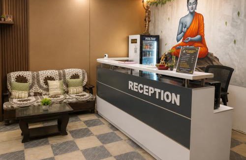 Kukatpally Housing Board Colony House | Hotel Skyline Grand Near JNTU College & Metro Station, Kukatpally