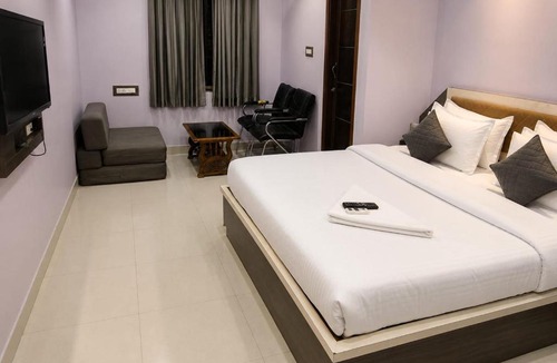 Bhubaneshwar House | Hotel Smile inn by CN-Next to Railway Stn