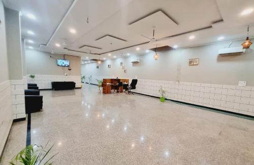 Vrindavan Hotel | Hotel Solitaire Tower - Top Rated Area- In house Parking