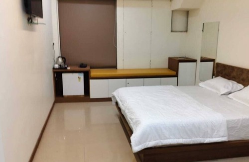 Ahmedabad Hotel | HOTEL SPARK INN