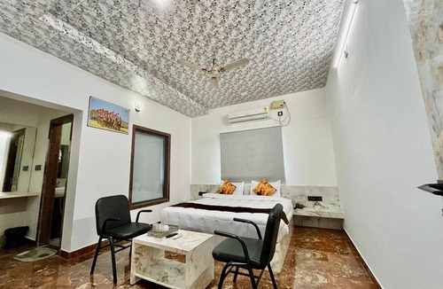 Abu Road Hotel | Hotel SSR Palace Mount Abu