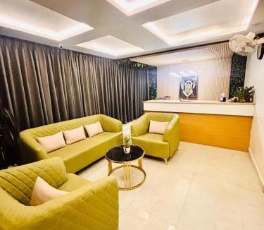 Kukatpally Housing Board Colony Apartment | Hotel SVS Luxury Rooms JNTU-Kukatpally Hyderabad