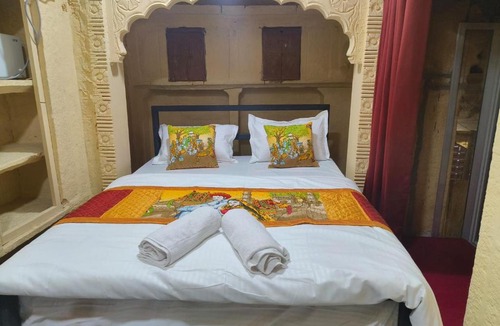 Amar Sagar Pol Hotel | Hotel Temple View Jaisalmer