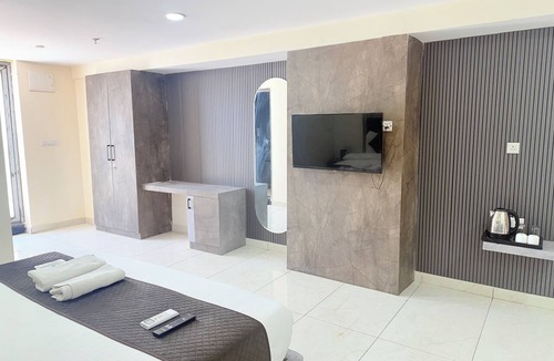Vaishali Nagar Hotel | Hotel The 10th Floor