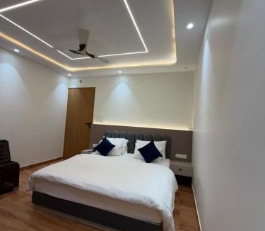 Mansarovar Hotel | Hotel The 61