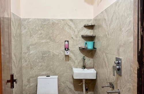 Etawah Hotel | Hotel The Baithak