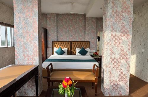 Rajpipla Hotel | Hotel The Divine Inn