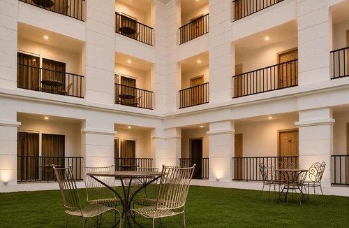 Gauravaddo Hotel | Hotel The Golden Sands, Located on Calangute Main Road