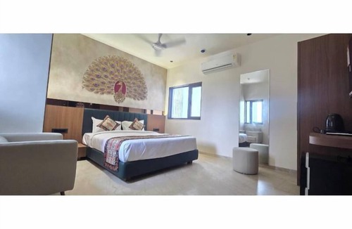 Dwarka Hotel | Hotel The Grand Om Krishna