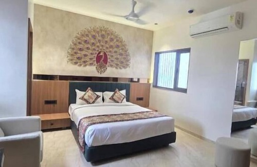 Dwarka Hotel | Hotel The Grand Om Krishna
