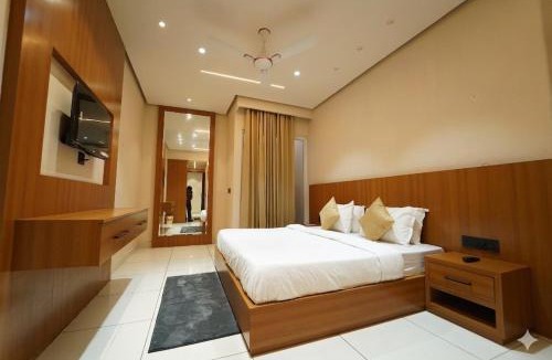 Zirakpur Hotel | Hotel the republic