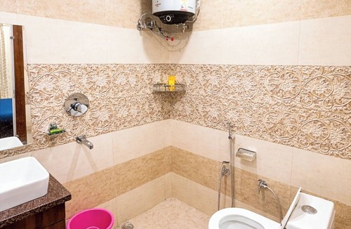 Smanora Range Hotel | Hotel UK Home Stay Mountain View