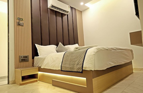 Surat Hotel | Hotel VD Rooms Vesu