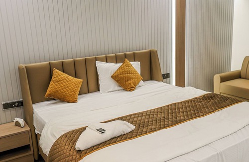 Surat Hotel | Hotel VD Rooms Vesu