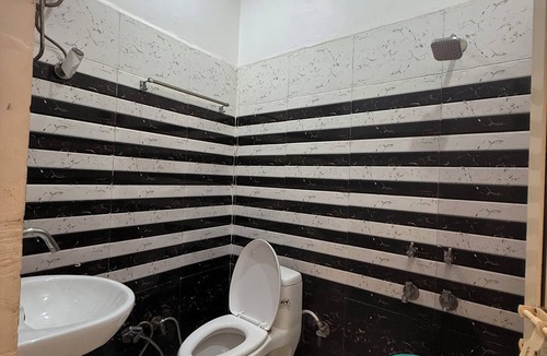 Ayodhya Hotel | Hotel Vedas Villa 15 mnt frm Ram Temple