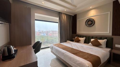 Vrindavan Hotel | Hotel Vivaan - Walk to Banke Bihari Temple