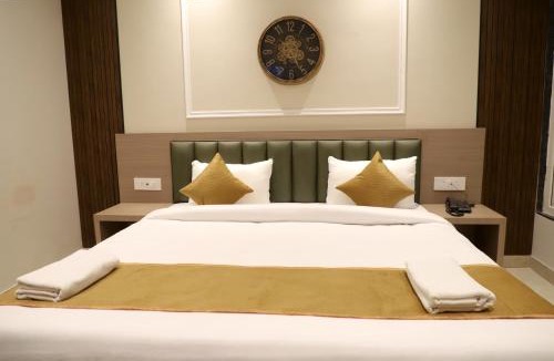 Vrindavan Hotel | Hotel Vivaan - Walk to Banke Bihari Temple