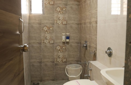 Dwarka Hotel | Hotel Vraj Inn