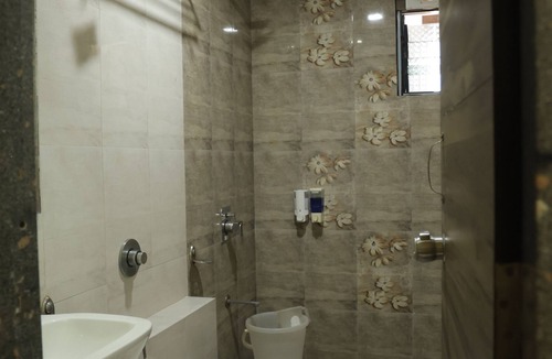 Dwarka Hotel | Hotel Vraj Inn