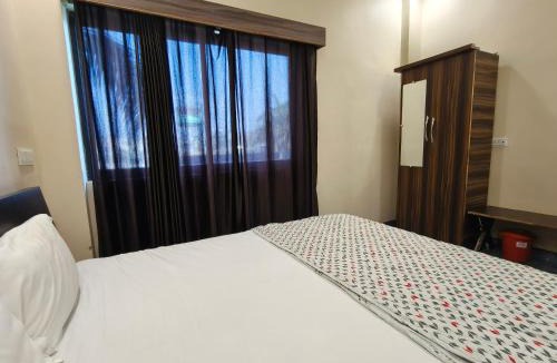 Omkareshwar Hotel | Hotel Vriksh Stay